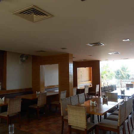 Jade Beach Resort Tirupporur Kültér fotó