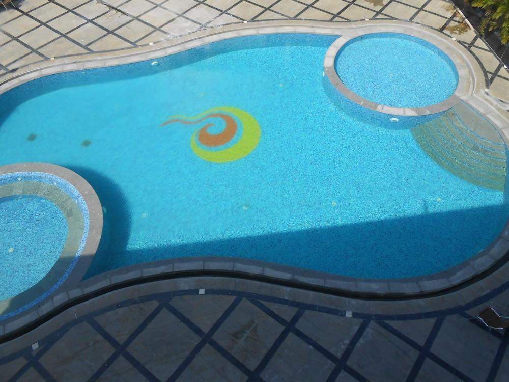 Jade Beach Resort Tirupporur Kültér fotó