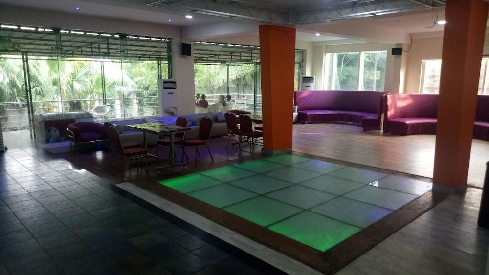 Jade Beach Resort Tirupporur Kültér fotó