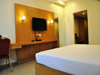 Jade Beach Resort Tirupporur Kültér fotó