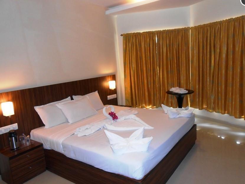 Jade Beach Resort Tirupporur Kültér fotó